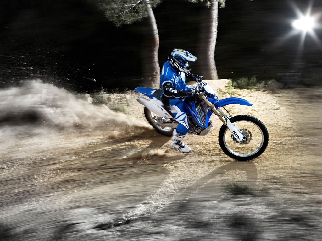 2009-WR450F-action-02_tcm76-256134.jpg