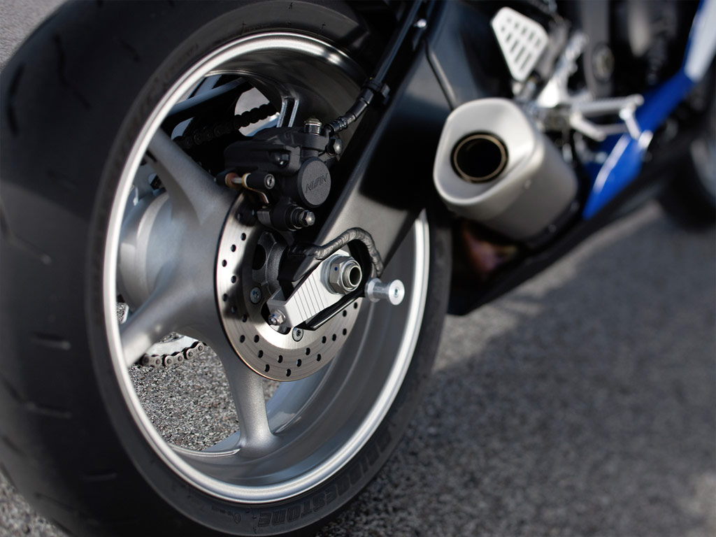 2009-YZF-R6-detail-09_tcm76-271753.jpg